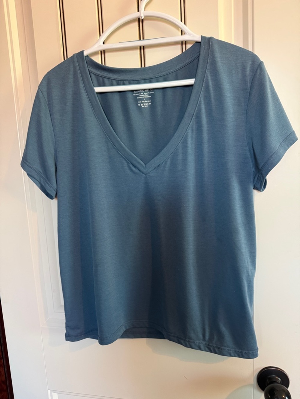 ANTONIO MELANI Short Sleeve V-Neck Tee in Dusty Blue